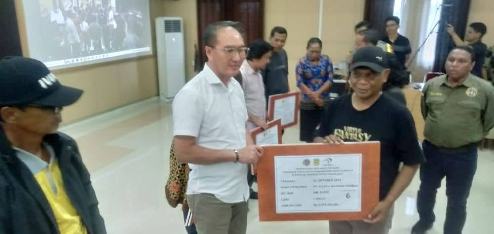 Penyerahan Secara Simbolis Tanda Pembayaran