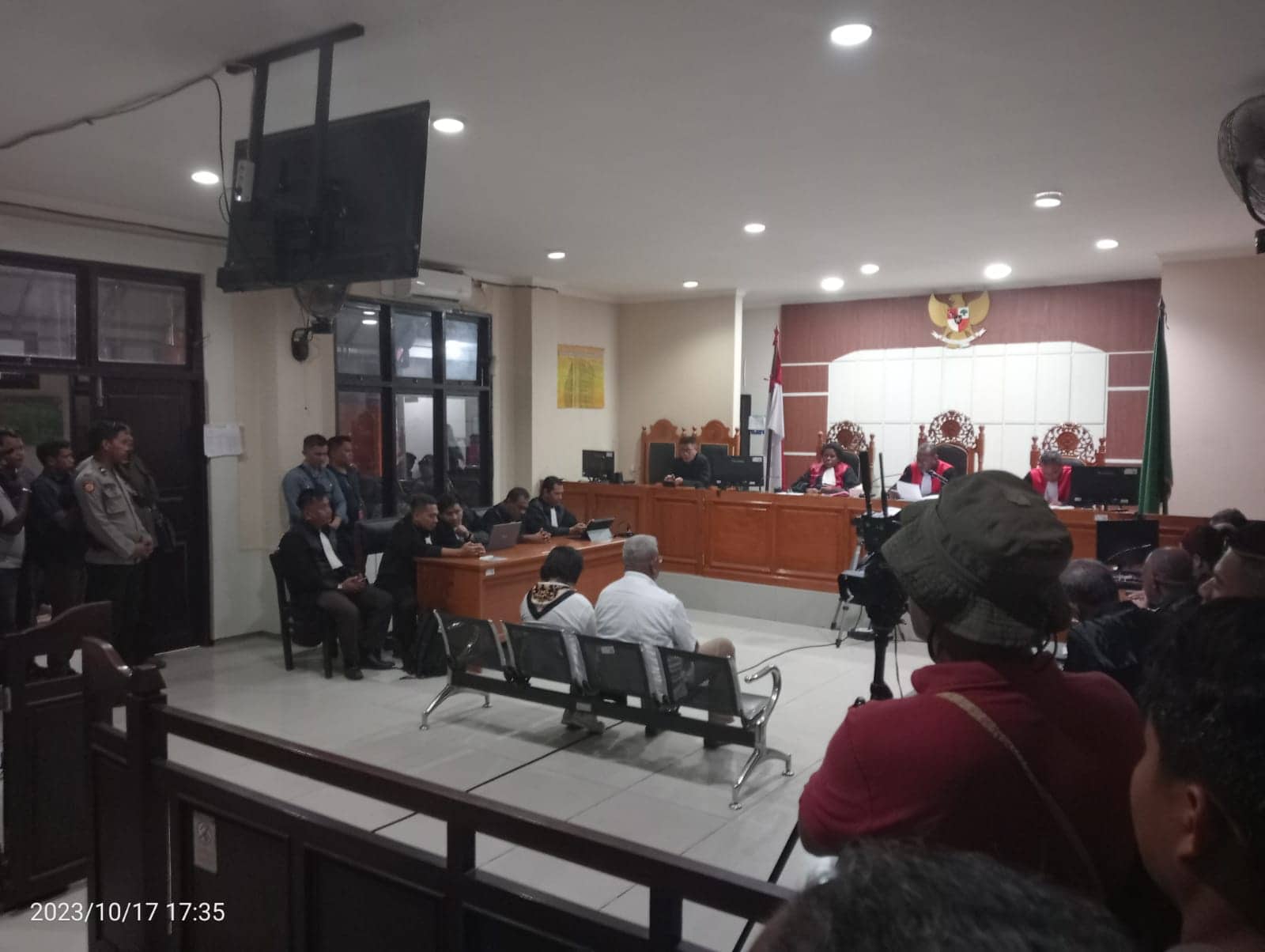 Ilustrasi berita Mimika: Pasca Johannes Rettob Divonis Bebas, Kuasa Hukum Bidik Keterangan Palsu Tiga Mantan Kadishub Soal Utang Rp 21,8 M