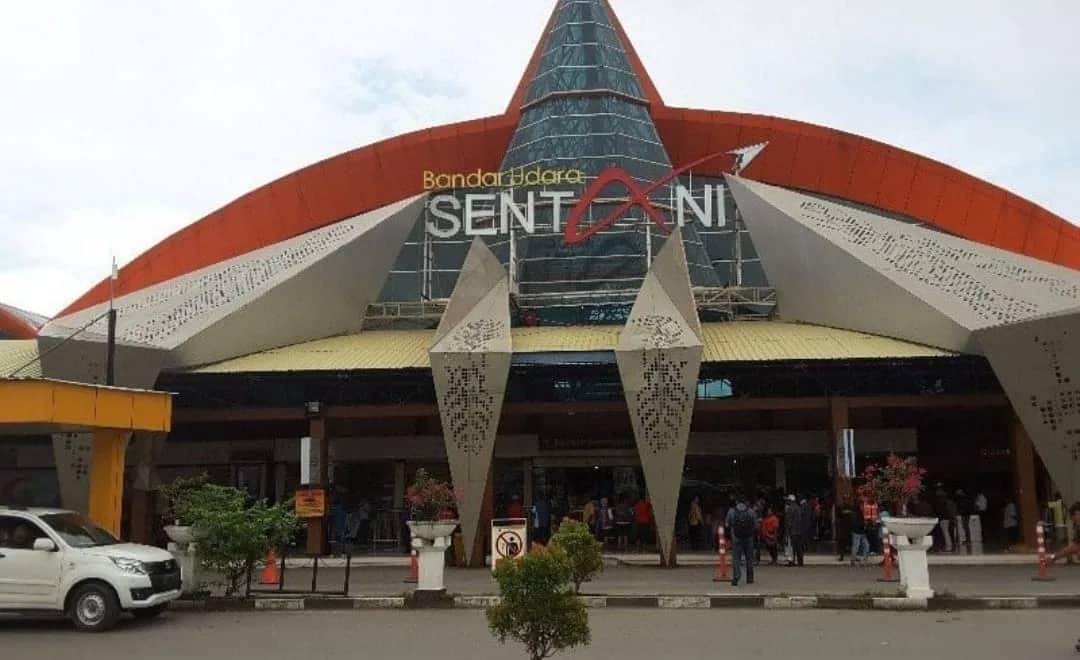 Ilustrasi berita JAYAPURA: Penumpang Terakhir Tahun 2023 Bandara Sentani Diberi Souvenir Noken