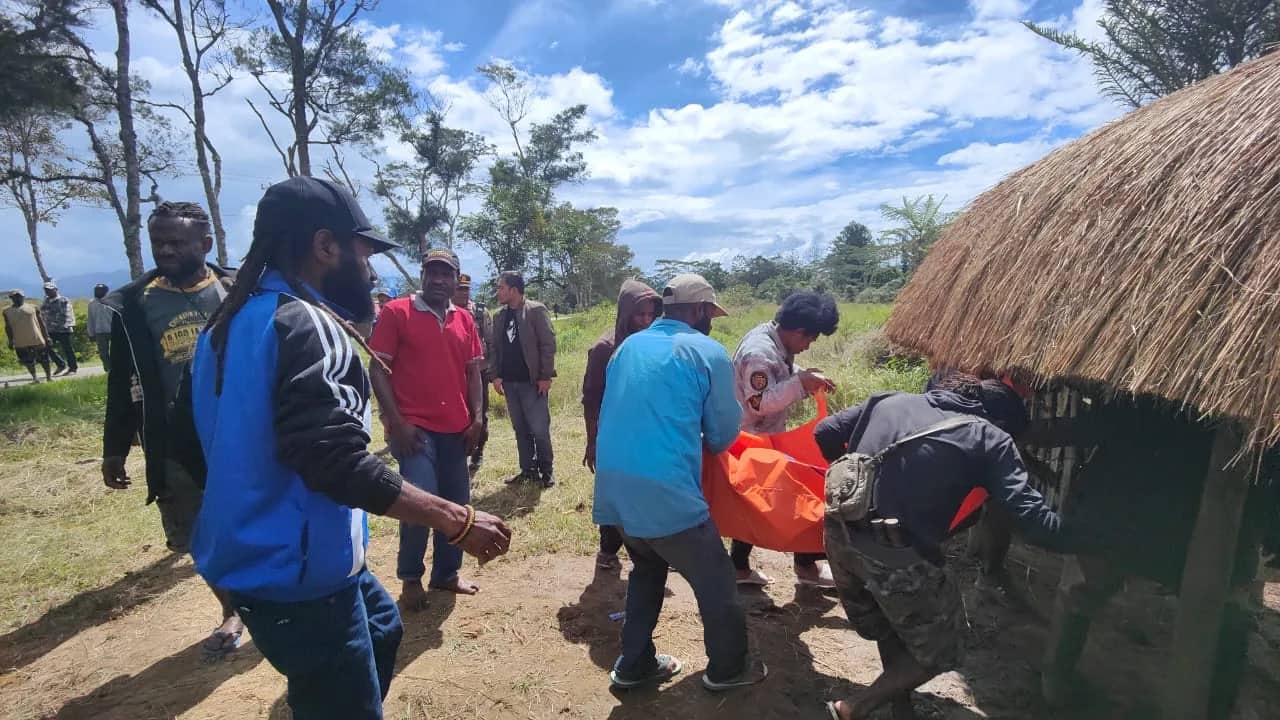 Ilustrasi berita Papua: Dua Jenazah Korban Penyerangan di Muai Diantar ke Rumah Duka, Polisi Catat Sudah 18 Warga Jadi Korban
