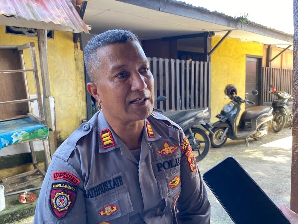 Ilustrasi berita Mimika: Modus Peredaran Sopi di Kota Timika Makin Canggih, Polisi Ungkap Sistem COD, Trik Bunyi Chainsaw di Hutan