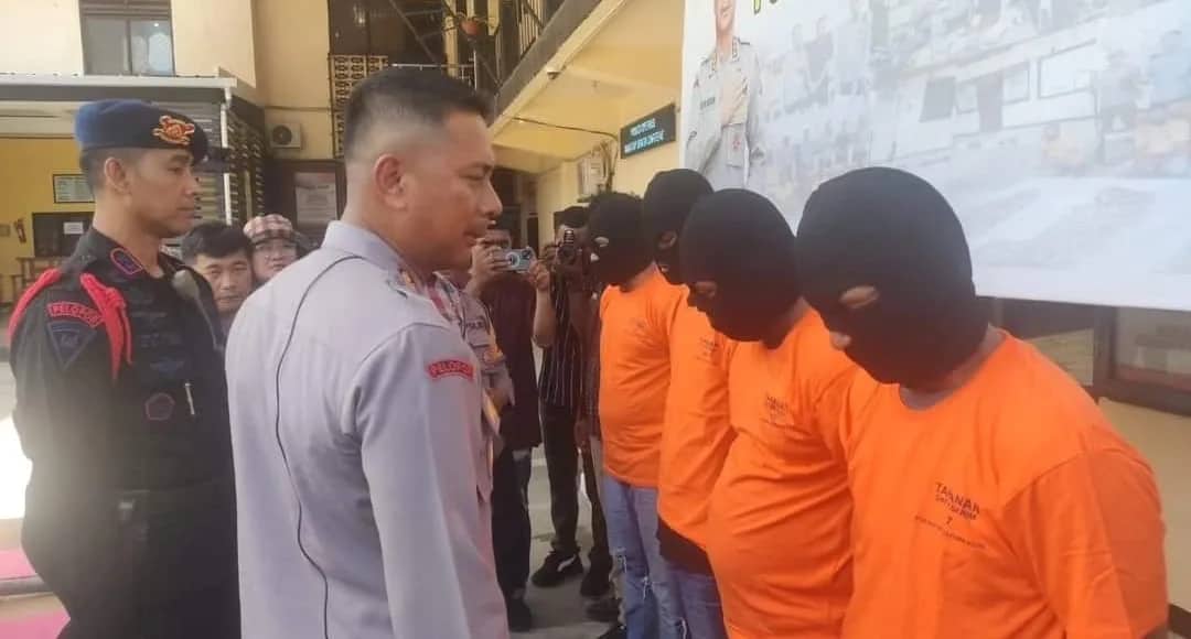 Ilustrasi berita JAYAPURA: Main Hakim Sendiri Saat Peristiwa Kebakaran Pasar Youtefa, 4 Orang Pelaku Diamankan