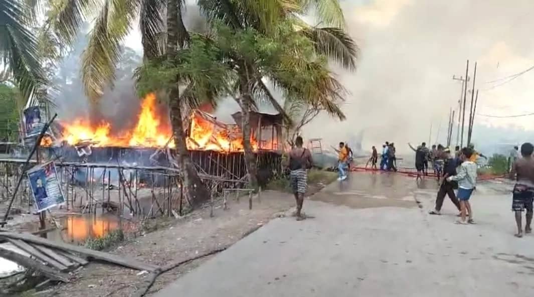 Ilustrasi berita Mimika: Breakingnews : Deretan Kios di Kompleks LS depan Pertamina Pomako Hangus Terbakar, Diduga…