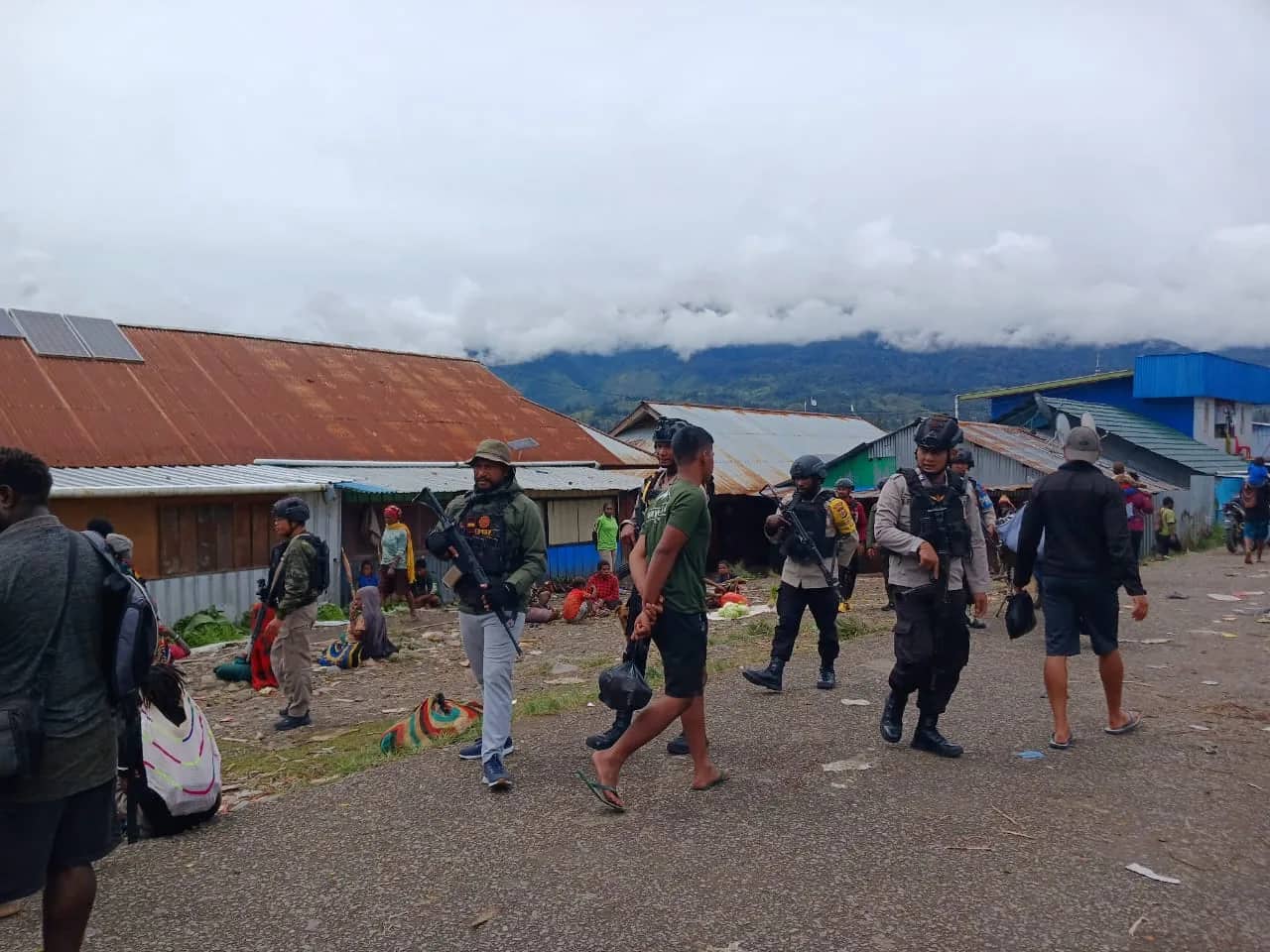 Ilustrasi berita Papua: KKB Tembaki Pesawat di Puncak Sebanyak Lima Kali, Situasi Rawan Terkendali