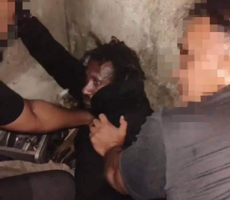 Ilustrasi berita Mimika: Breakingnews : Polres Mimika Tangkap Roy Marthen Howay di Nawaripi, DPO Terpidana Kasus Mutilasi Warga Nduga