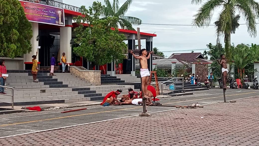 Ilustrasi berita Mimika: Kenang Penderitaan Yesus Kristus, Umat Katolik Mimika Gelar Prosesi Jalan Salib Hidup