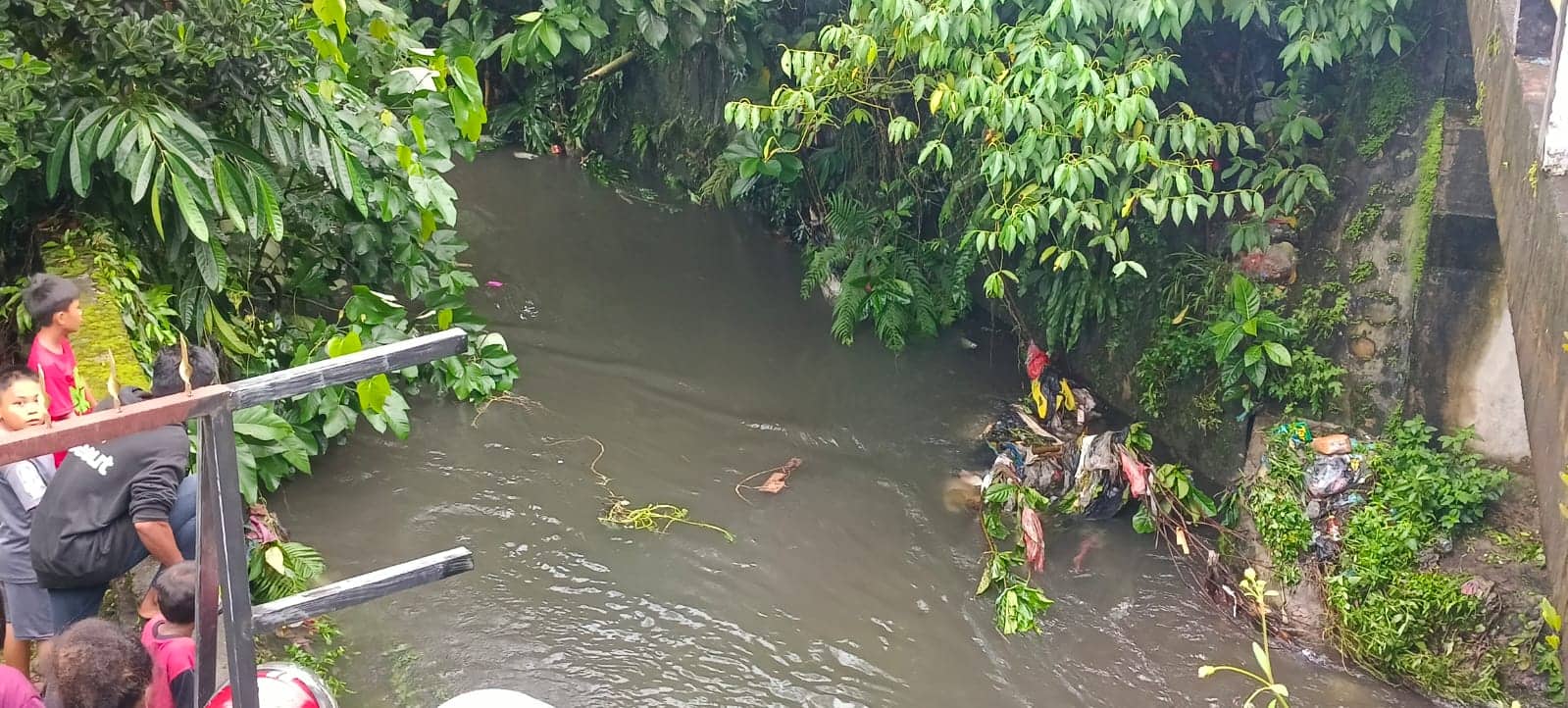 Ilustrasi berita Mimika: Hujan Deras Kota Timika Telan Korban, Bocah 8 Tahun Terbawa Banjir di Jalan Pendidikan