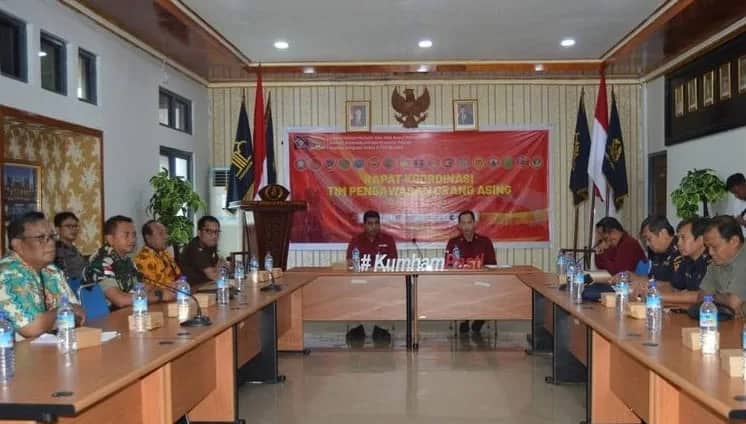 Ilustrasi berita Mimika: Bahas Pengawasan Orang Asing, Kantor Imigrasi Mimika Antisipasi Pengaruh Negatif Kegiatan WNA