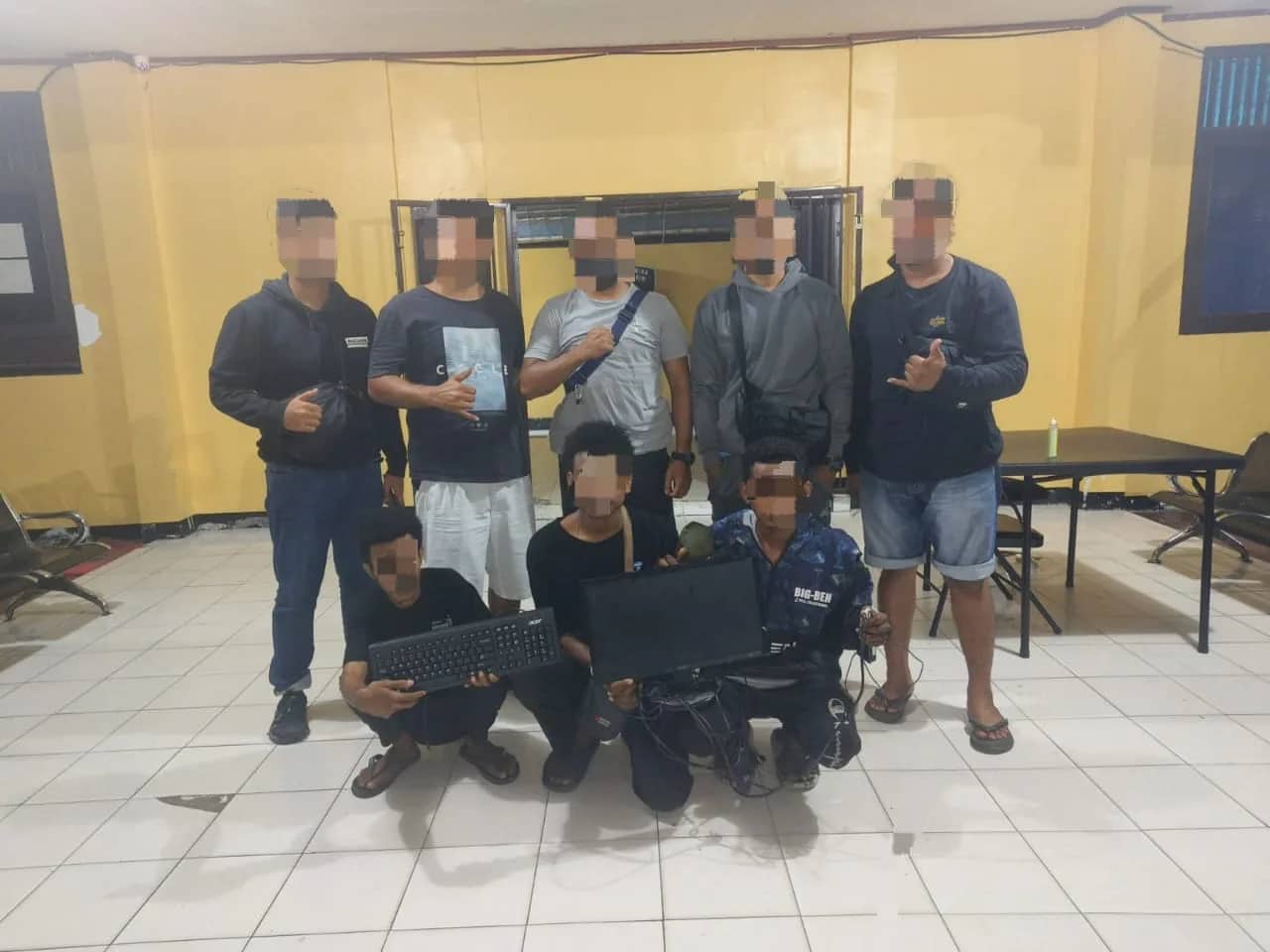 Ilustrasi berita Mimika: Curi 11 Unit Komputer, Polres Mimika Tangkap Dua Siswa SMP, Pelaku Penadahan Ikut Diamankan