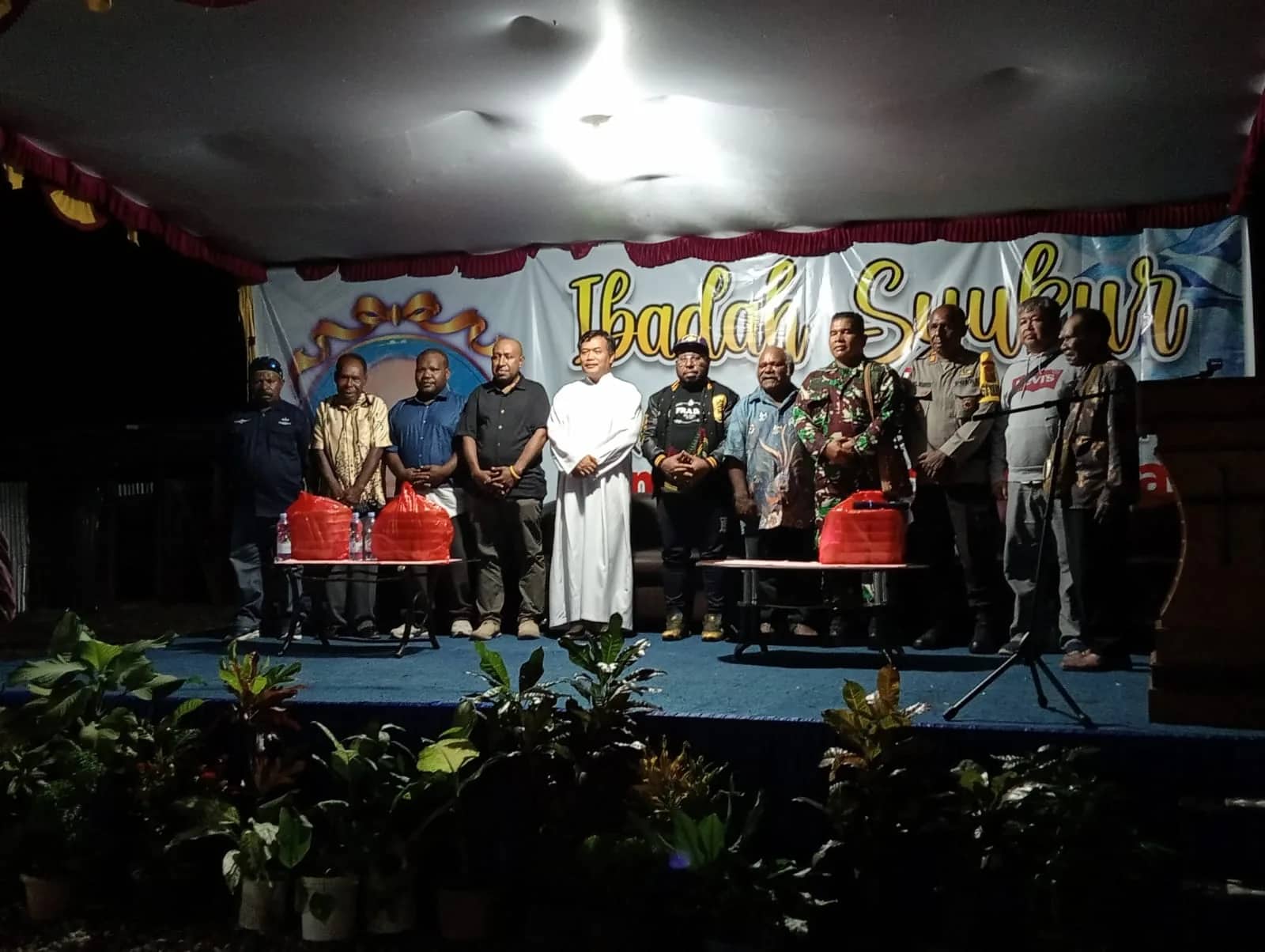 Ilustrasi berita Mimika: Keluarga Gelar Ibadah Peringati 1 Tahun Meninggalnya Tom Beanal, Florentinus: Suku Amungme dan Kamoro Harus Bersatu