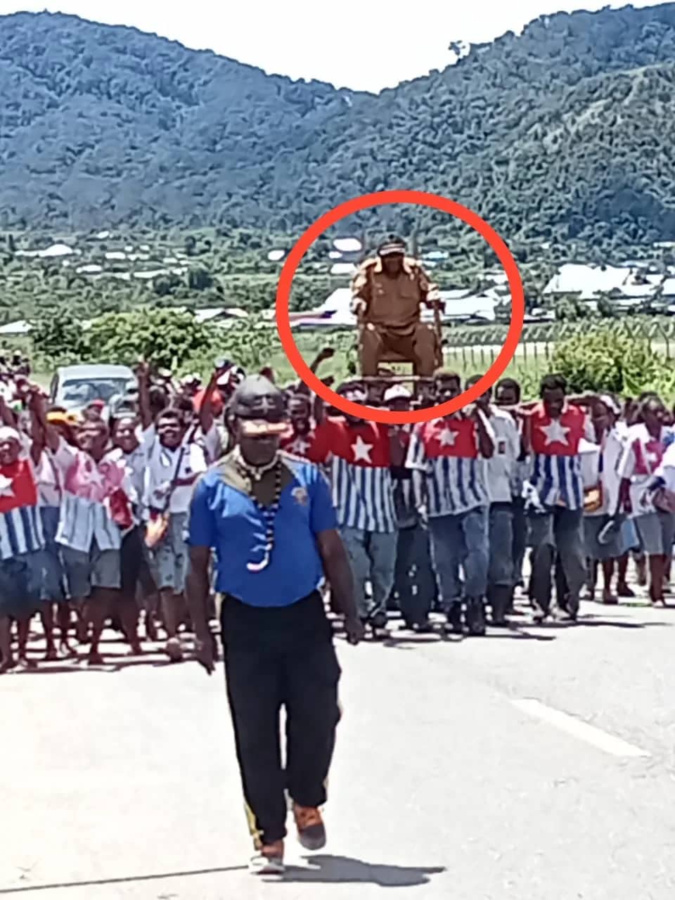 Ilustrasi berita Papua: Ditandu Siswa Berbaju Bintang Kejora, Kepala Sekolah SMA Negeri 2 Dogiyai Diperiksa Polisi, Begini Pengakuannya