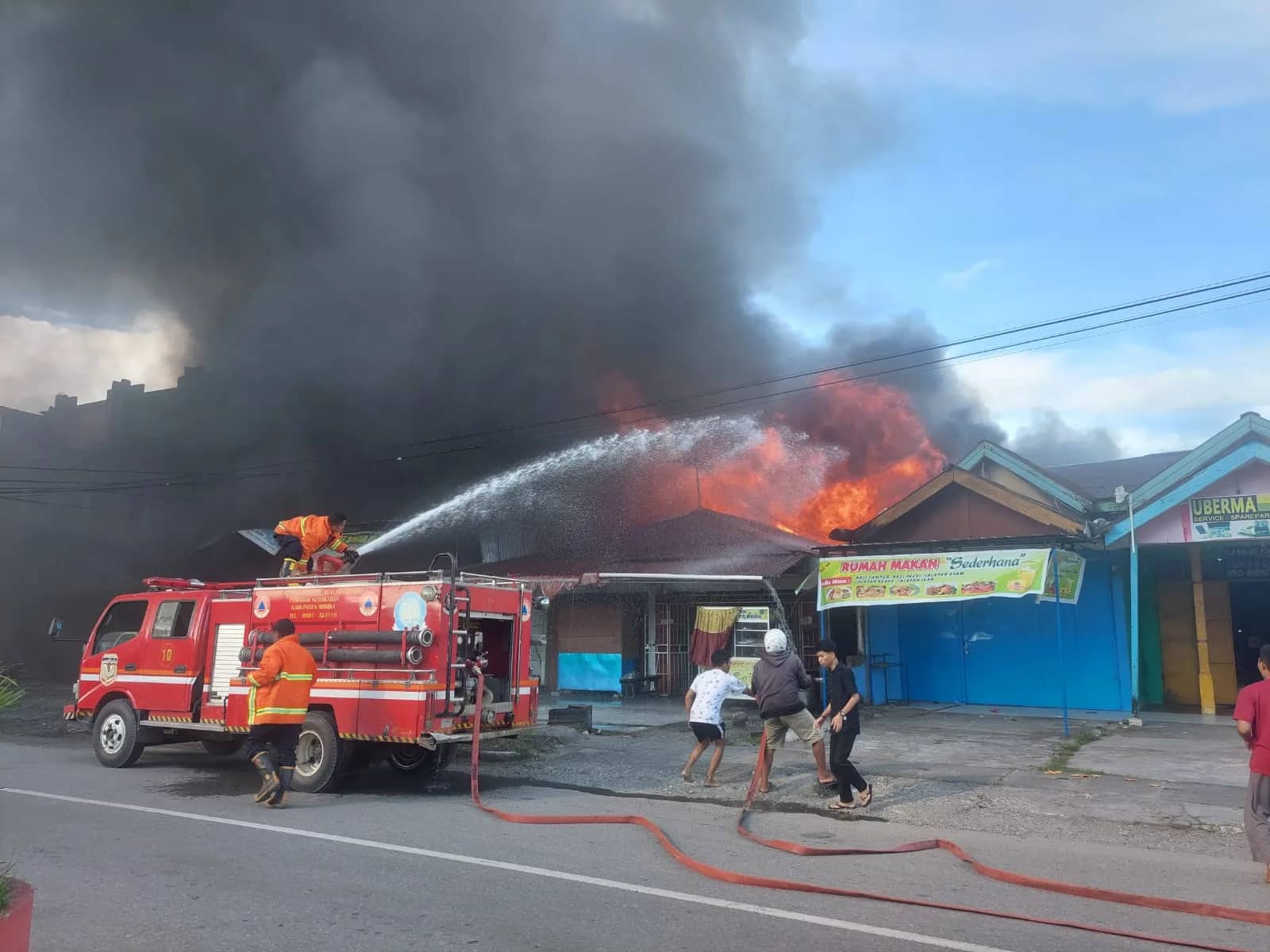 Ilustrasi berita Mimika: Breakingnews : Deretan Rumah Depan Bank Papua Dilanda Kebakaran Hebat