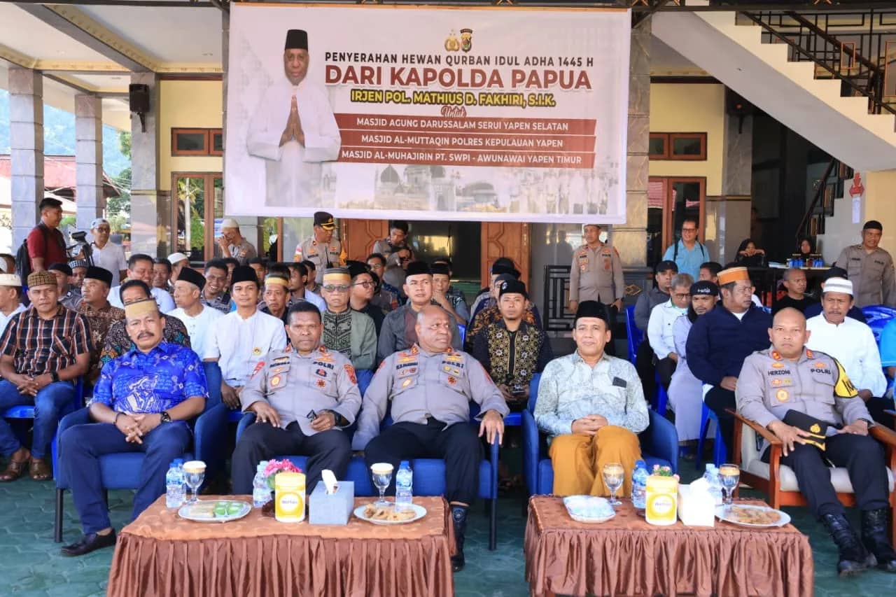 Ilustrasi berita Papua: Kapolda dan Wakapolda Papua Serahkan Hewan Qurban di Tiga Masjid di Serui