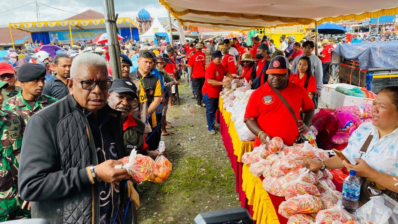 Ilustrasi berita Mimika: Dipadati Ribuan Warga, Bupati John Rettob Buka Pasar Murah di Lokasi Eks Pasar Swadaya Timika
