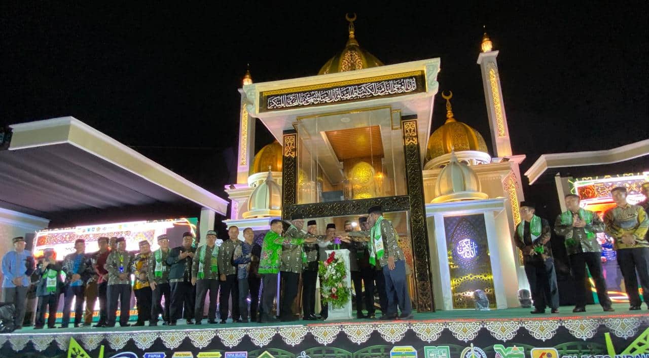Ilustrasi berita Mimika: Spektakuler, Pj Gubernur Papua Resmi Buka MTQ XXX se-Tanah Papua di Kabupaten Mimika, Bupati John Rettob Ajak Kafilah Tampil Maksimal