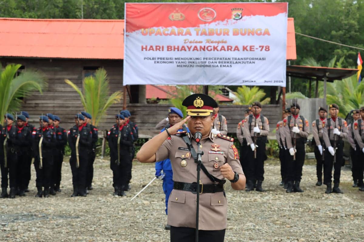 Ilustrasi berita Mimika: Jelang Hari Bhayangkara ke-78, Kapolres I Gede Putra Pimpin Upacara Tabur Bunga