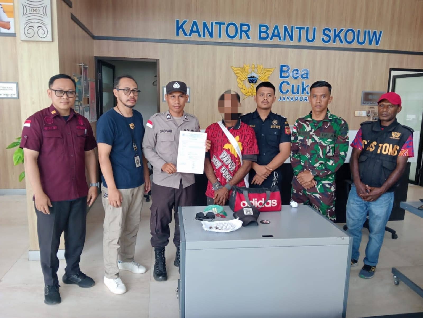 Ilustrasi berita Papua: Selundupkan 48 Bungkus Ganja ke Jayapura, WNA Asal Papua Nugini Ditangkap di Kantor PLBN Skouw