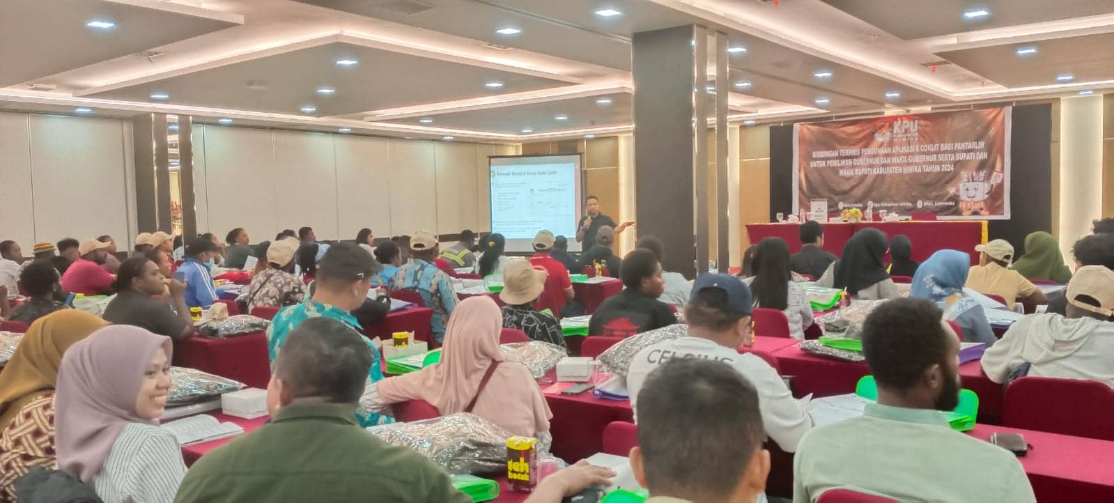 Ilustrasi berita Mimika: Gelar Bimtek Penggunaan Aplikasi e-Coklit, Komisioner KPU Mimika Harapkan Pantarlih Bisa Kerja Maksimal