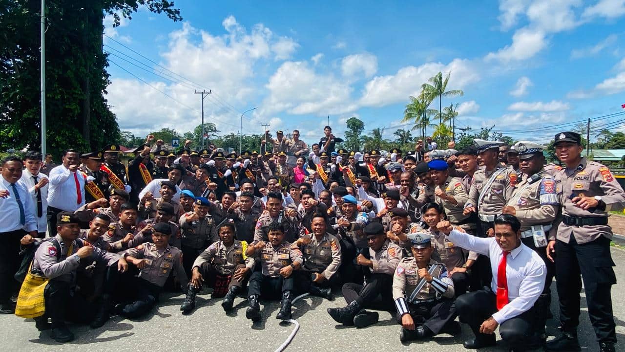 Ilustrasi berita Mimika: Sambut Komang Lepas Gede, Tongkat Komando Polres Mimika Resmi Berpindah Tangan