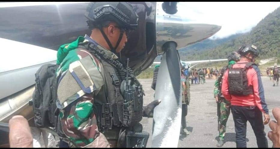 Ilustrasi berita Papua: Usai Tembak Pesawat Smart Air, KKB Tembaki Pos Gudang Logistik Yonif 751 di Puncak