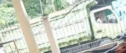Ilustrasi berita Mimika: Pemerintah Takut? Truk Pengangkut Galian C Ilegal Seenaknya Keluar Masuk Perumahan Pemda SP II Timika