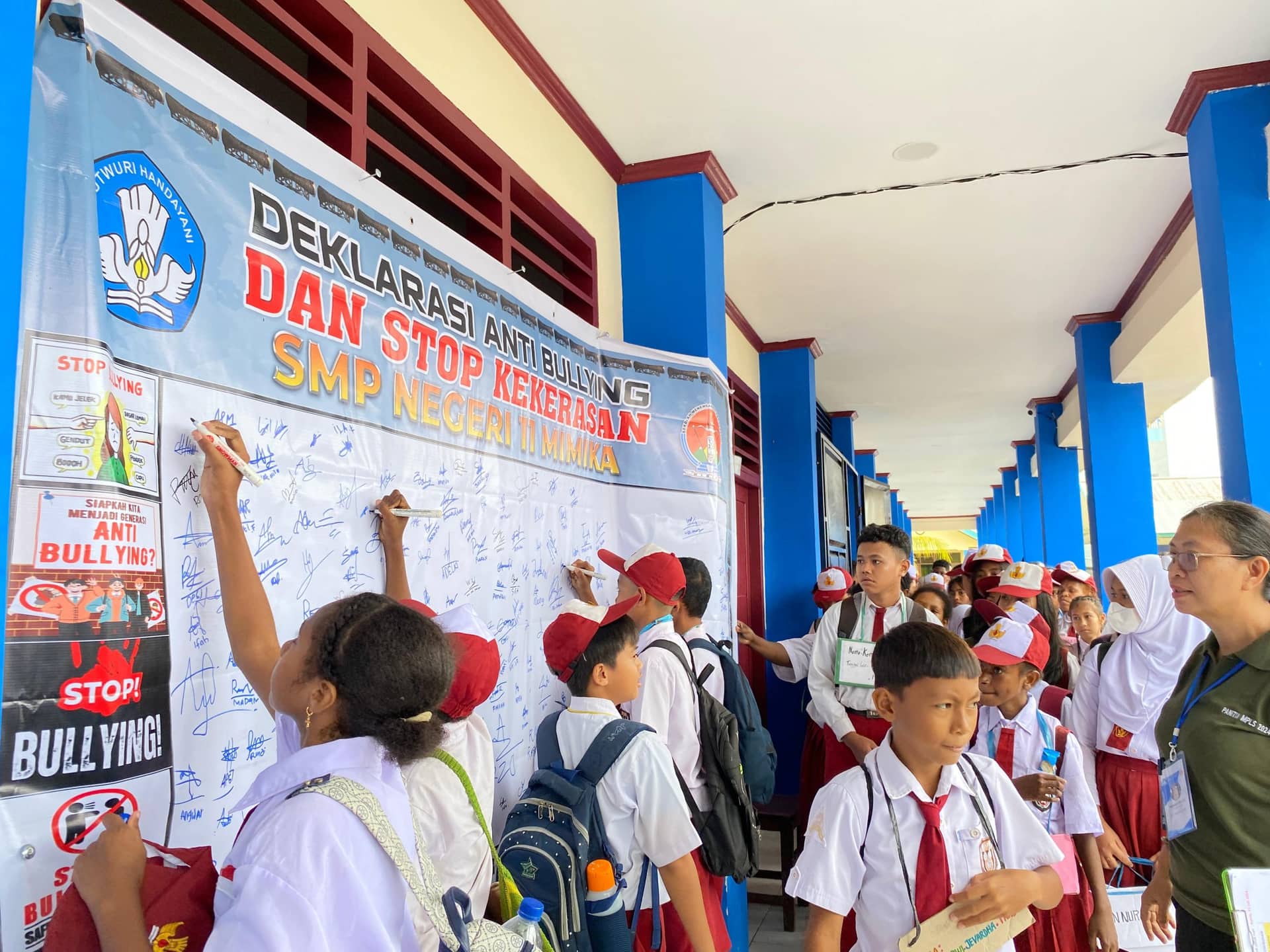 Ilustrasi berita Mimika: Tidak Mau Terulang, SMP Negeri 11 Timika Buat Deklarasi Anti Bullying Pada Setiap Siswa Baru, yang Melawan Siap Dikeluarkan