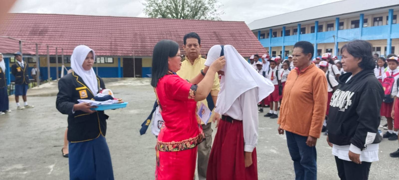Ilustrasi berita Mimika: Kegiatan MPLS 350 Siswa SMP Negeri 11 Ditutup, Kepsek Damaris Limbong : Saya Bangga