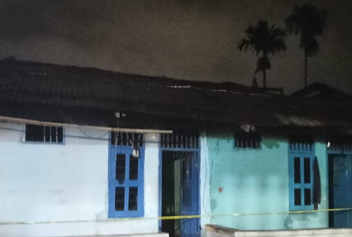 Ilustrasi berita Mimika: Dipicu Pertengkaran, Sepasang Kekasih Rumah Petak di SP III Timika Hangus Terbakar