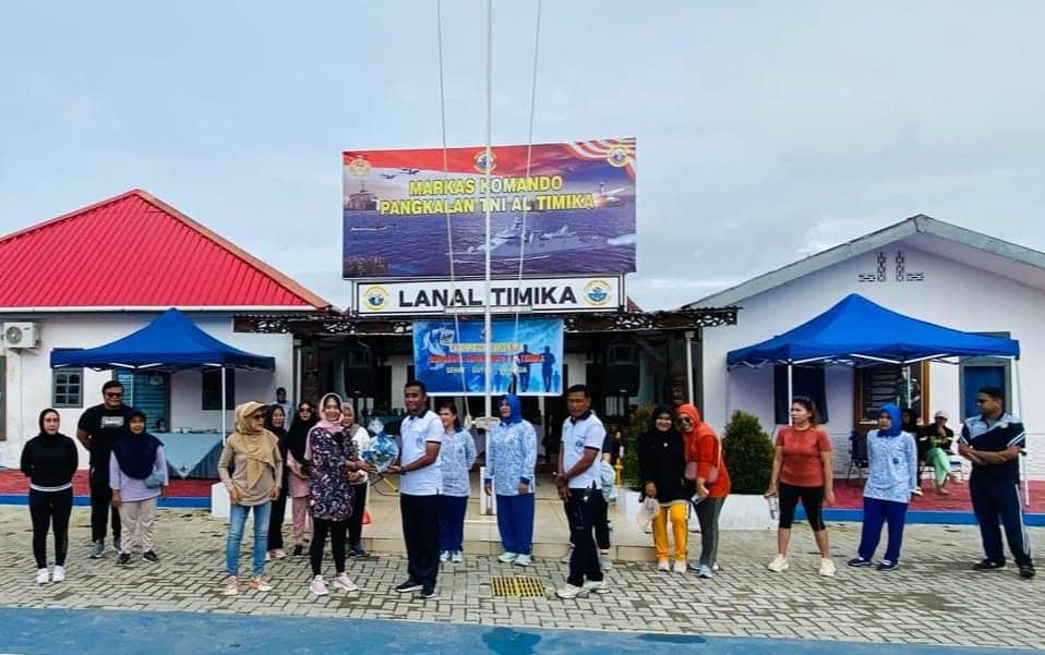 Ilustrasi berita Mimika: Jalin Silaturahmi, Suroboyo Community Bersama Lanal Timika Gelar Olahraga Bersama