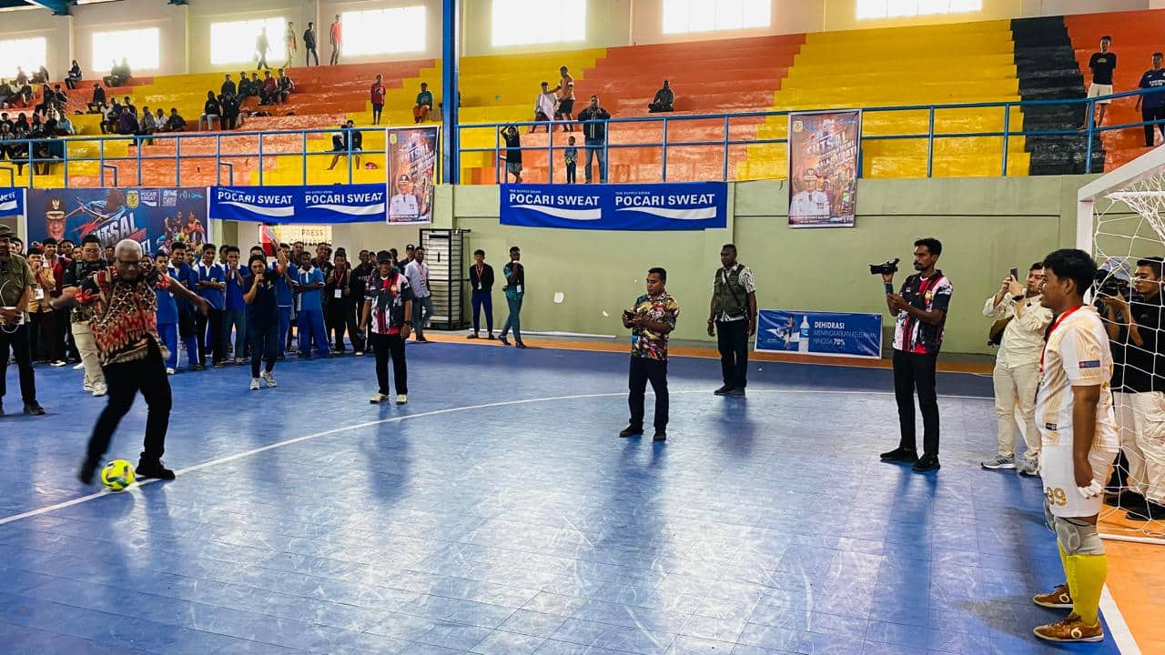 Ilustrasi berita Mimika: Turnamen Futsal Bupati Mimika Cup Diikuti 22 SMA dan SMK se-Tanah Papua, Johannes Rettob Ingatkan Rasa Persaudaraan dan Sportivitas