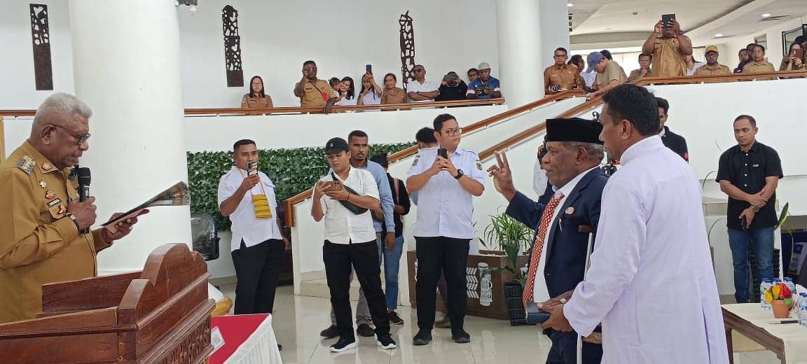 Ilustrasi berita Mimika: Lantik Petrus Yumte Sebagai Pj Sekda Mimika, Bupati John Rettob Minta Tata Birokasi yang Benar, Kembalikan Kepercayaan Publik