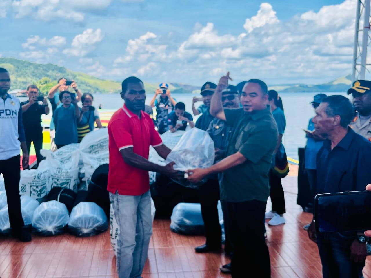 Ilustrasi berita JAYAPURA: 20 Ribu Bibit Ikan Nila Diserahkan ke Tujuh Kelompok Budidaya Ikan di Danau Sentani