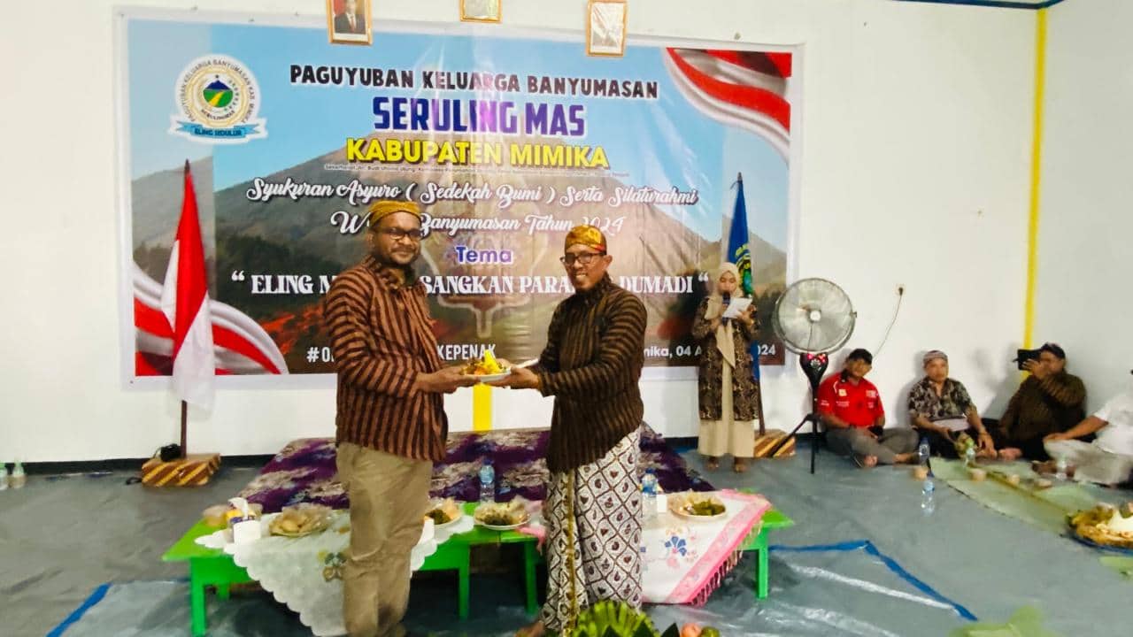 Ilustrasi berita Mimika: Paguyuban Keluarga Banyumasan Seruling Mas Mimika Gelar Syukuran Sedekah Bumi, Begini Pesan Bupati John Rettob