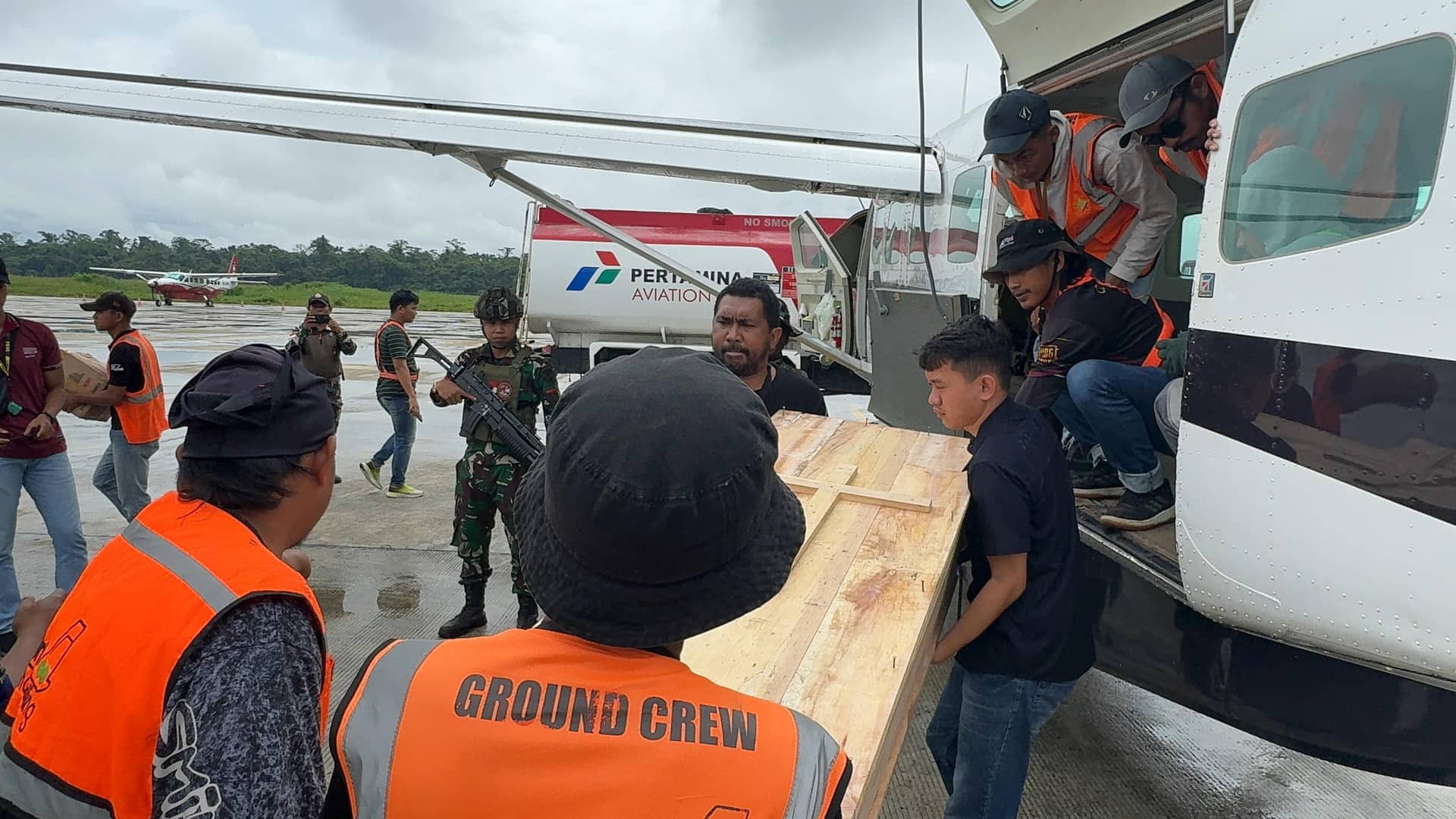 Ilustrasi berita Papua: Jenazah Korban Penembakan KKB di Intan Jaya Tiba di Timika, Segera Diterbangkan ke Kampung Halaman