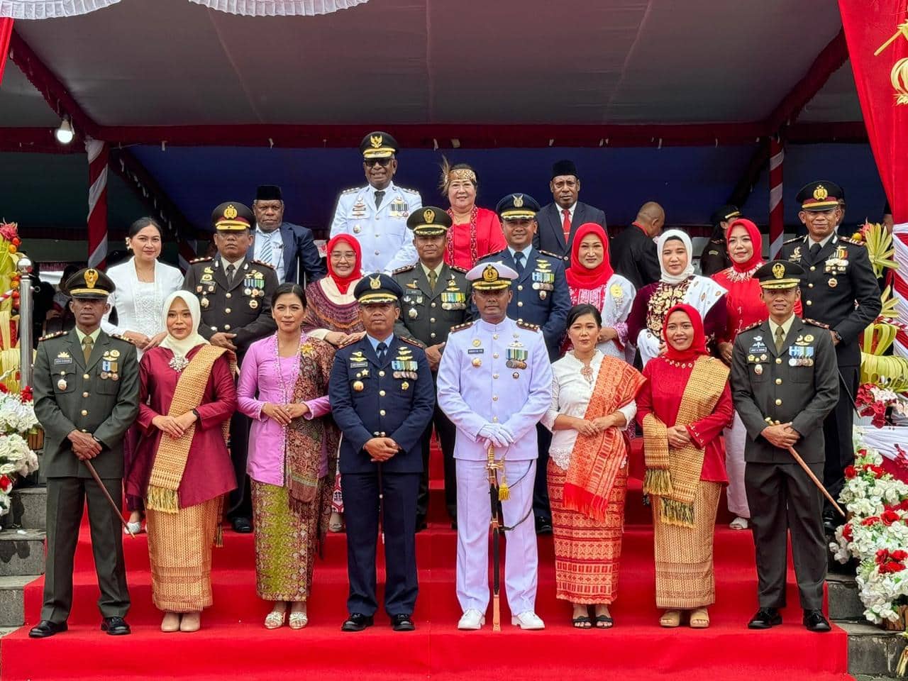 Ilustrasi berita Mimika: Jawab Tudingan Awen Magai Diusir Bupati Mimika, Asisten I : Justru Saat itu Dia Terobos Masuk Saat Sesi Foto Bersama Forkopimda