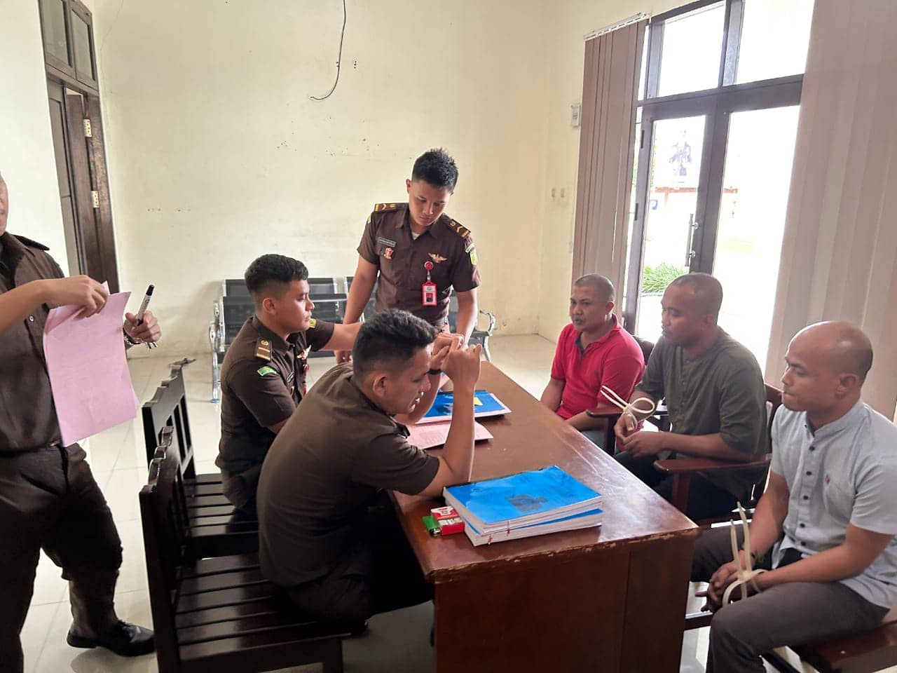 Ilustrasi berita Mimika: Tiga Tersangka dan Barang Bukti Pengedar Serta Pengguna Narkoba Diserahkan ke Kejari Mimika