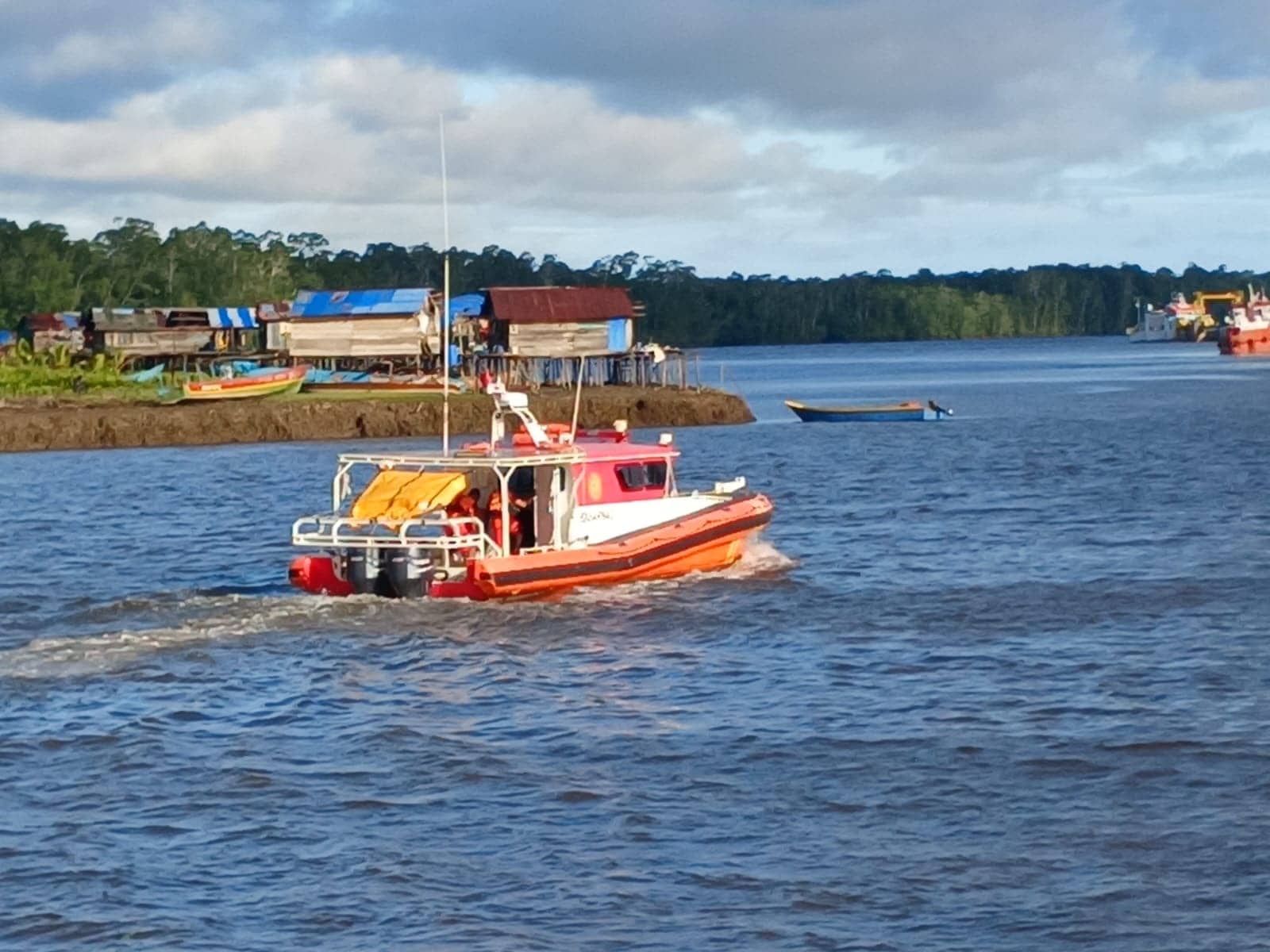 Ilustrasi berita Mimika: Peristiwa di Perairan Puriri, Longboat 40 PK yang Ditumpangi Kepala Kampung Otakwa Hilang