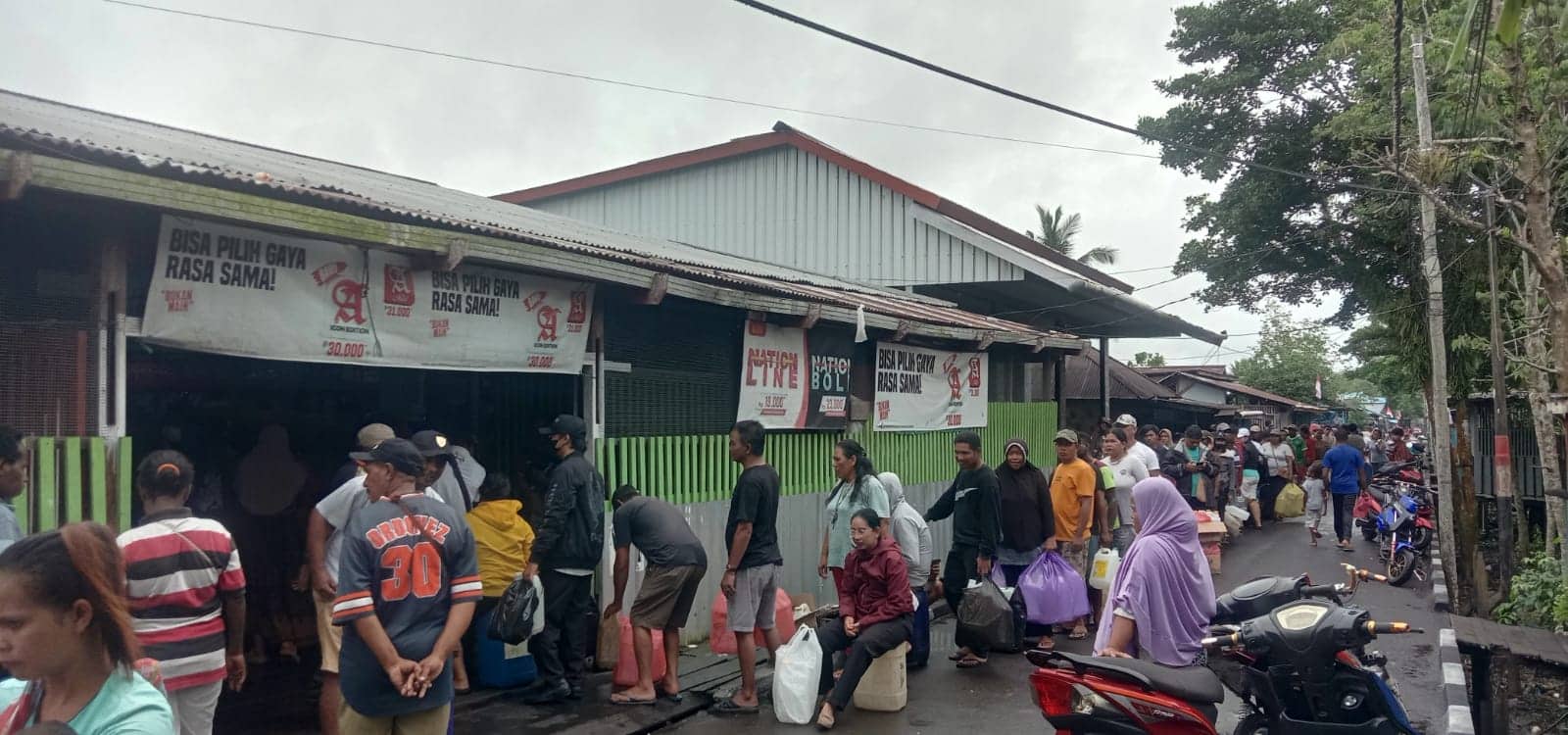 Ilustrasi berita Papua: Masyarakat Kota Agats Masih Terus Memburu Minyak Tanah, Ini Himbauan Anggota DPRD Asmat