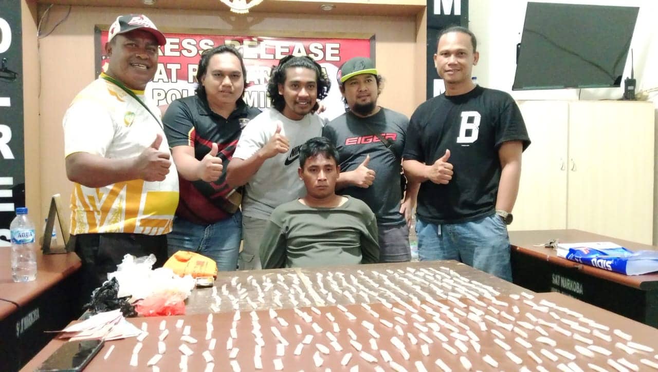 Ilustrasi berita Mimika: Bandar Besar Narkoba Timika Ditangkap, Polisi Amankan Barang Bukti 317 Paket Shabu