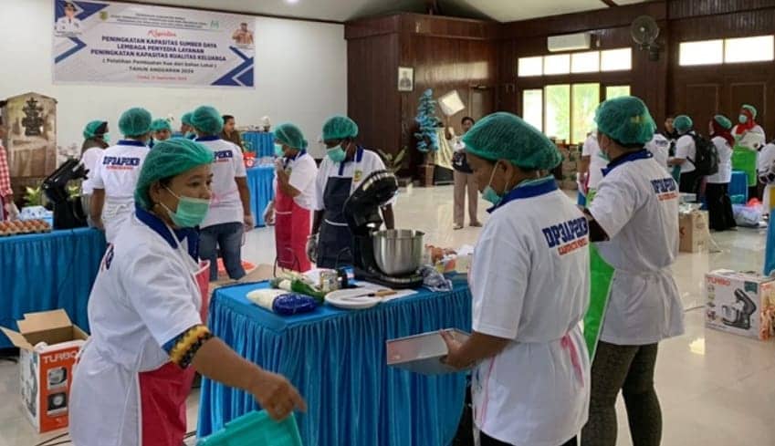 Ilustrasi berita Mimika: Kader Posyandu di Kabupaten Mimika Dilatih Membuat Kue dari Bahan Pangan Lokal