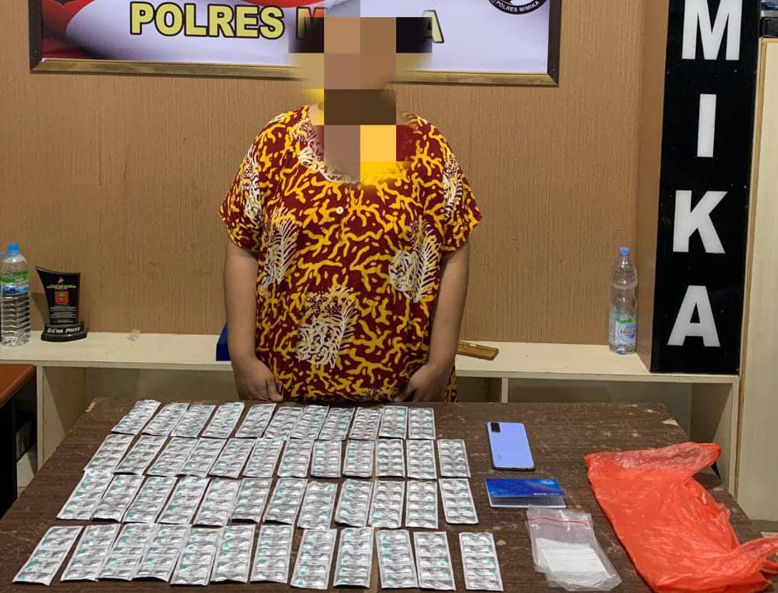 Ilustrasi berita Mimika: Seorang Ibu Rumah Tangga Ditangkap Polres Mimika, Temukan Obat Terlarang di Bawah Kolong Rumah