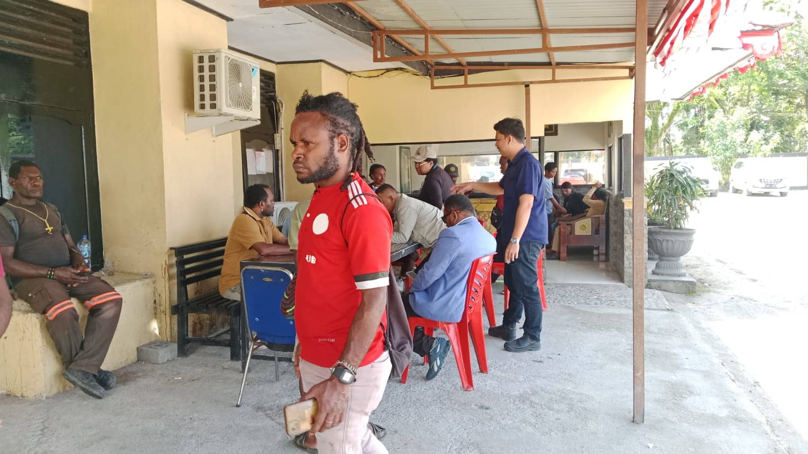 Ilustrasi berita Mimika: Keluarga Korban Penganiayaan Oknum Security di Jalan Heatubun Timika Datangi Polsek Miru, Tuntut Uang Darah Rp 300 Juta