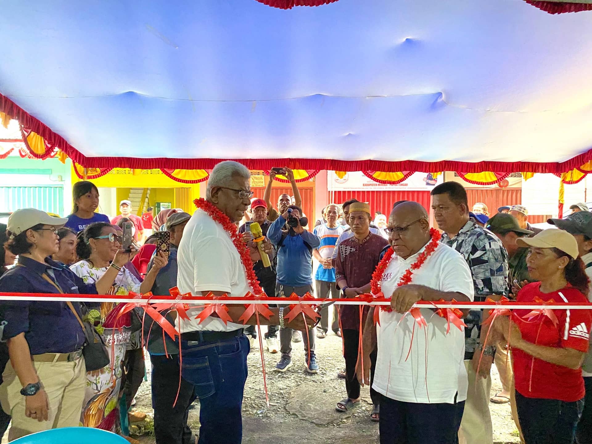Ilustrasi berita Mimika: Posko Relawan Jarum Super Jempol for JOEL Diresmikan, Ilham Wahid: Bapak Berdua Tidak Sendirian