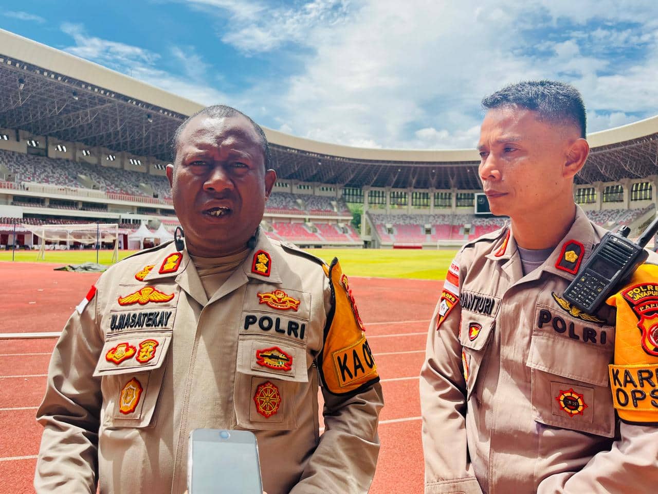 Ilustrasi berita Papua: Tujuh Polisi Terlibat Judi, Ditemukan Berada di Lokasi Sabung Ayam Saat Penggerebekan