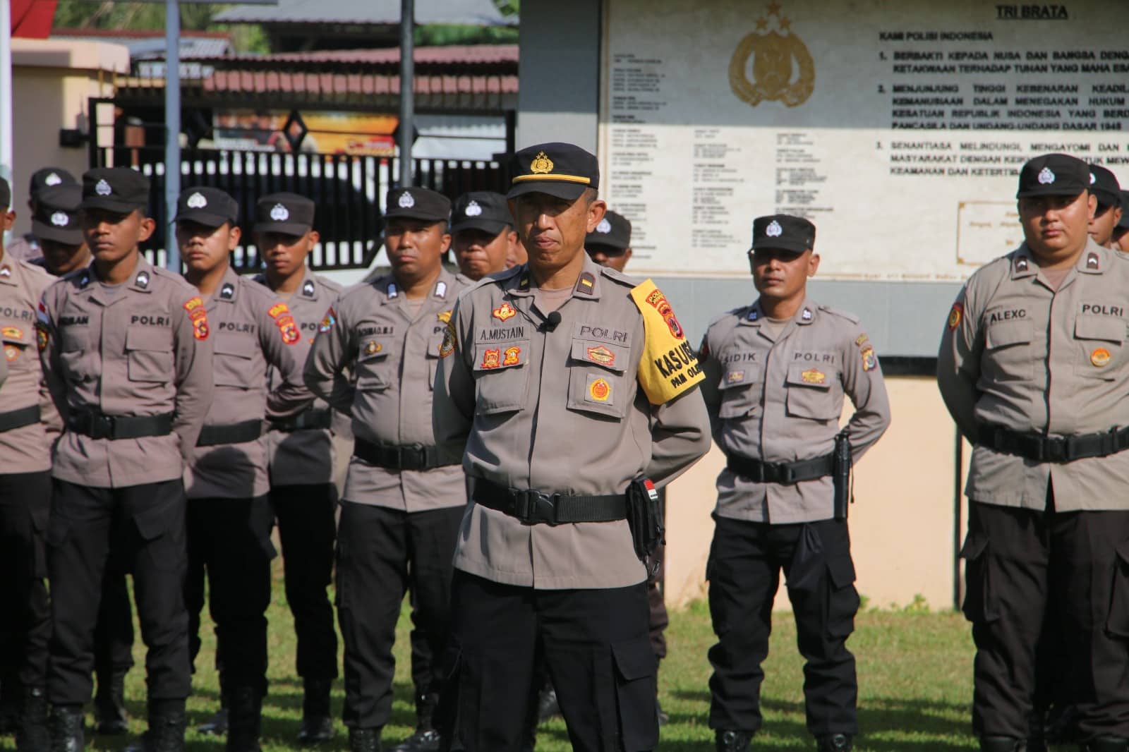 Ilustrasi berita Papua: Ratusan Personil Polisi Dikerahkan Amankan Penarikan Nomor Urut Paslon Pilkada 2024 di Kabupaten Jayapura