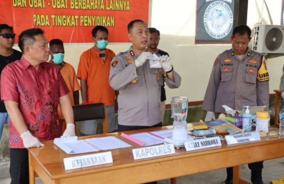 Ilustrasi berita Papua: Satresnarkoba Polres Nabire Musnahkan Ganja dan Sabu Milik Dua Tersangka Tindak Pidana Narkoba