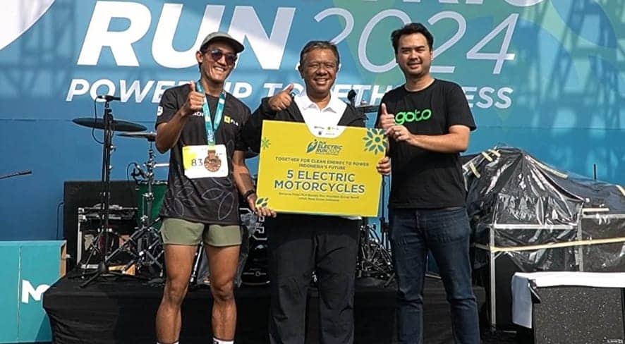 Ilustrasi berita Nasional: Lima Pengemudi Ojol Prasejahtera Peroleh Motor Listrik di PLN Electric Run 2024