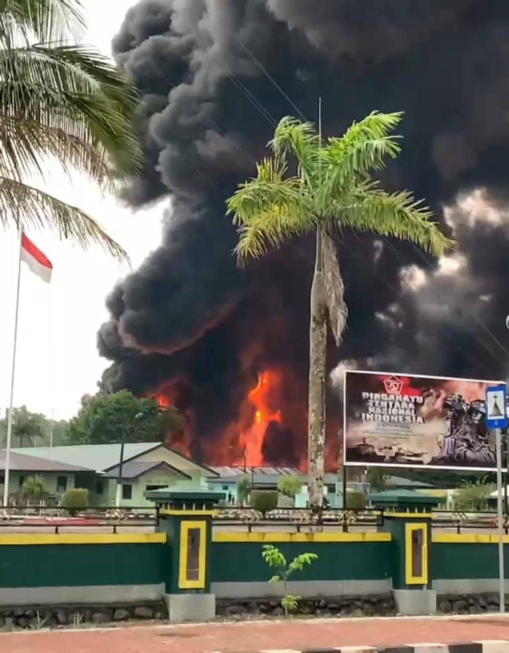 Ilustrasi berita Mimika: Breakingnews - Gudang di Kodim 1710 Mimika Terbakar
