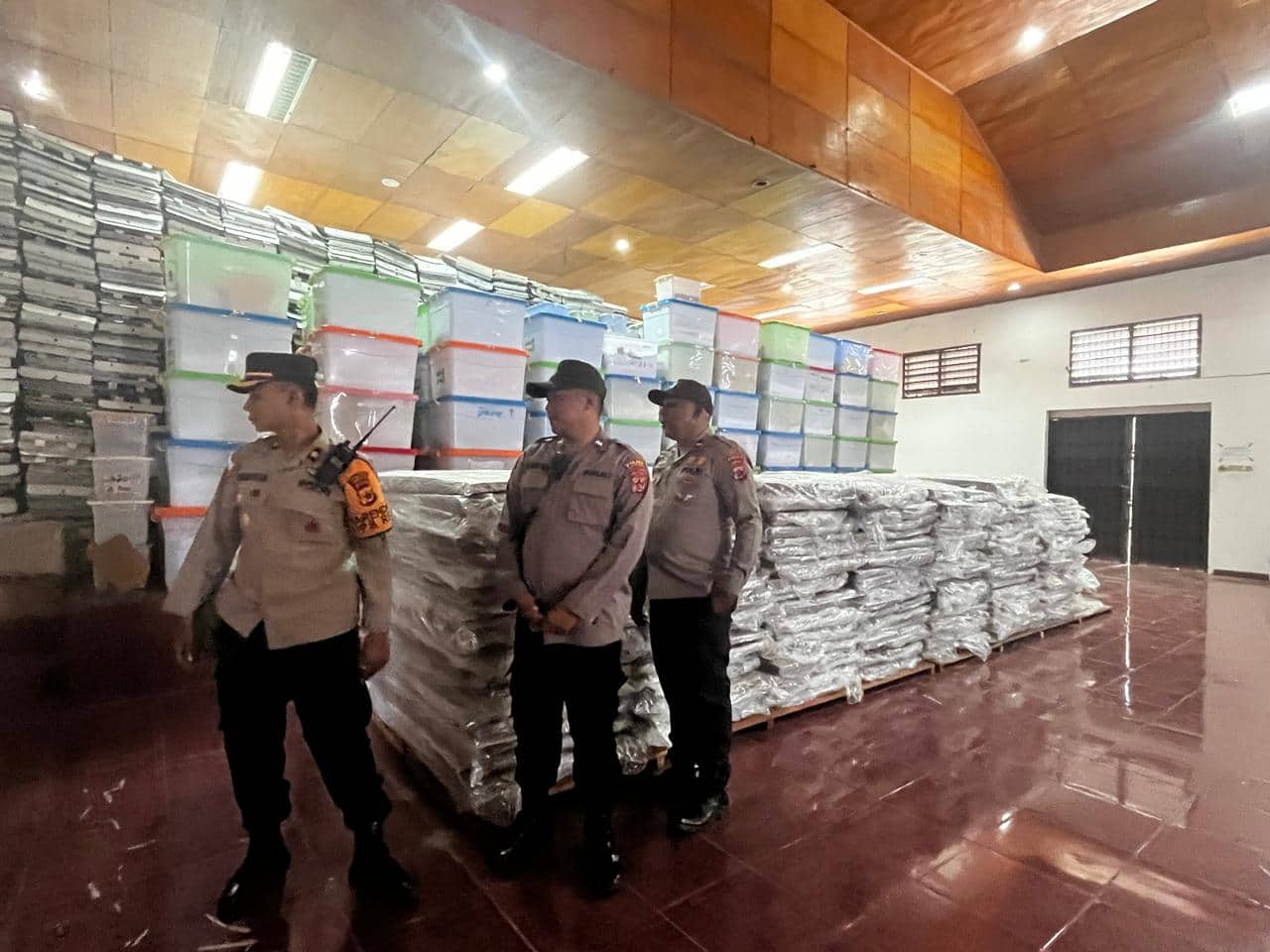 Ilustrasi berita JAYAPURA: 6 Jenis Logistik Pilkada 2024 Sudah Tiba Di Gedung KPU Kabupaten Jayapura