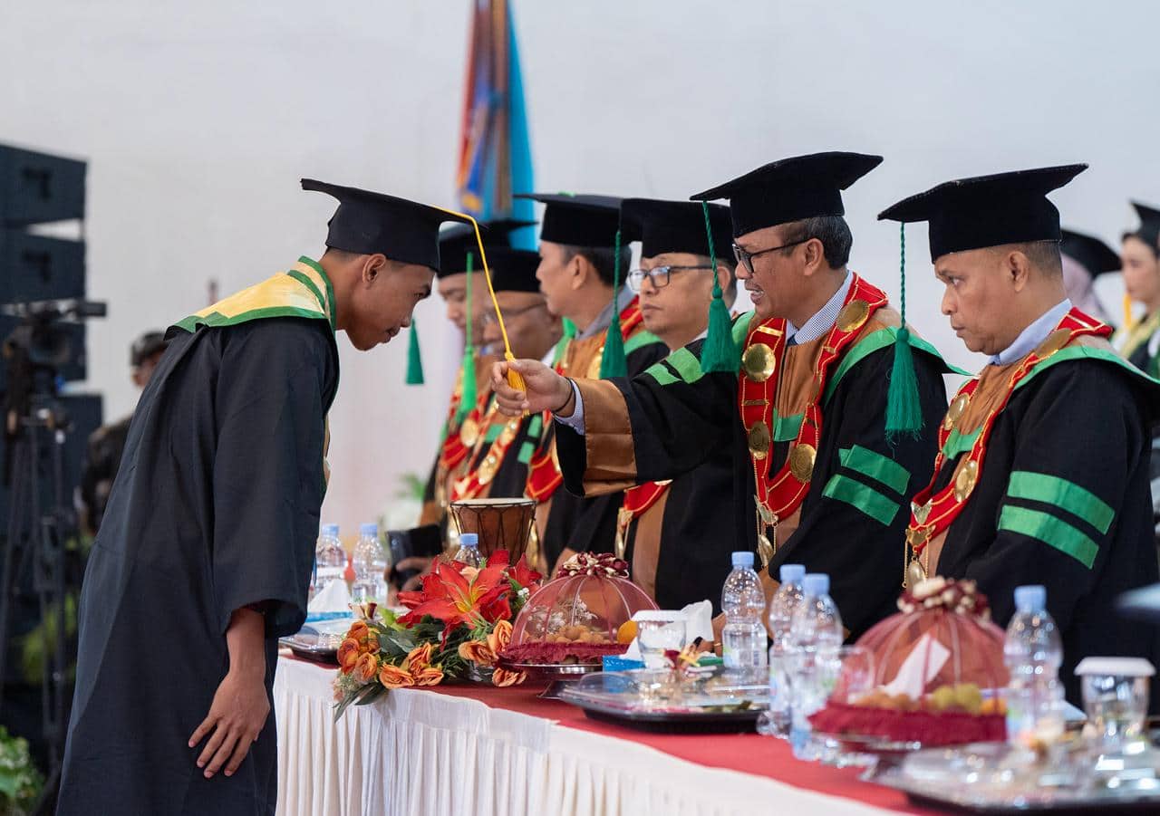 Ilustrasi berita Mimika: STIE Jambatan Bulan Timika Wisuda 106 Lulusan Program Sarjana dan Diploma 3
